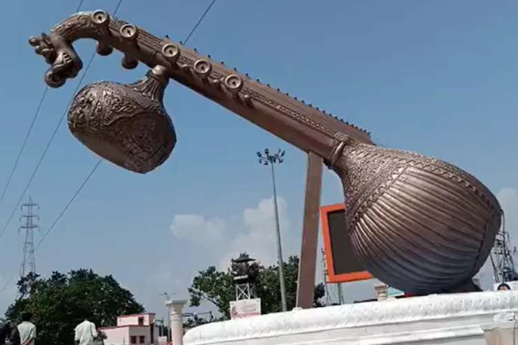 kansenclub's tweet photo. #KansenClubQUIZ

Pls identify the city/location of this 40 feet long, 12 feet high sculpture of a Veena weighing 14 tonnes and engraved with a picture of Goddess Saraswati. https://t.co/jm78SukOQI