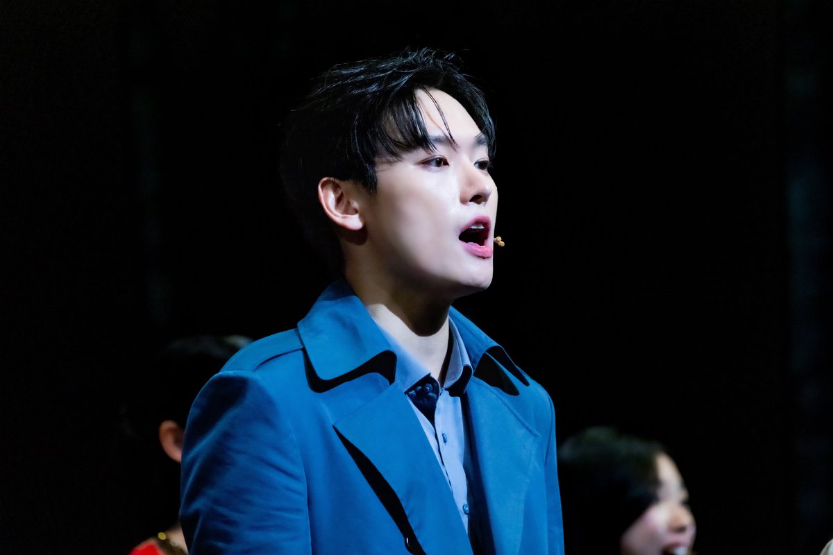 poulzzak_'s tweet photo. 231230 뮤지컬 <겨울나그네> 밤공 새해 무대 인사. 한민우 역 김인성 배우.

민우가 안타까우면서도 결국 자기 자신과 주변 사람 모두를 외롭게 만들었다는 면에서 매우 욕하고 싶엇음(?) 그만치 좋은 연기였다고요🥹 https://t.co/VetjFElLrI