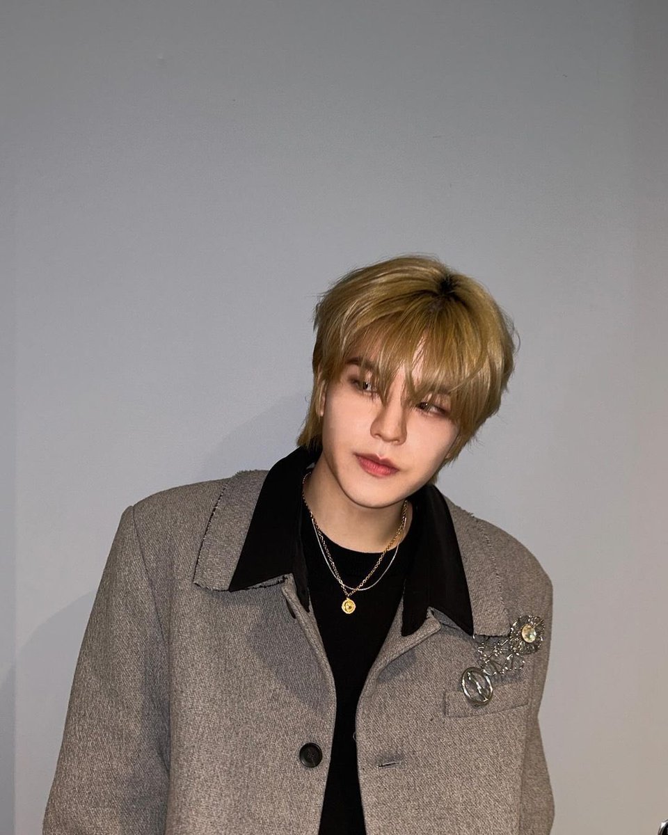 <a href="/DOMWYB/">Abian.</a> @kanghaeein halo babes, selamat malam! dengan Kanaya disini. masih pada semangat gak? HARUS TETAP SEMANGAT YA. sebelumnya aku mau ucapkan terima kasih kepada dua MC, Miguel dan Adeline yang pada malam ini yang telah mau meluangkan waktunya untuk membantu jalannya acara farewell party kita.
