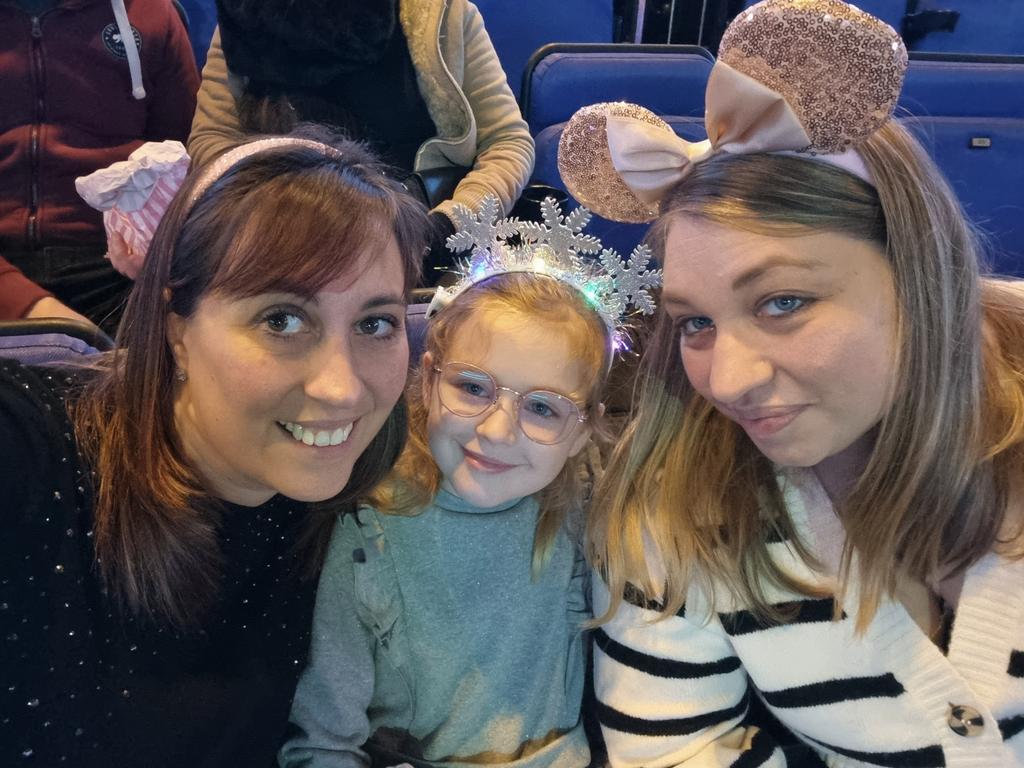 GemClaydon's tweet photo. Looking forward to a fun filled afternoon! #DisneyOnIce https://t.co/Klav214a0Q