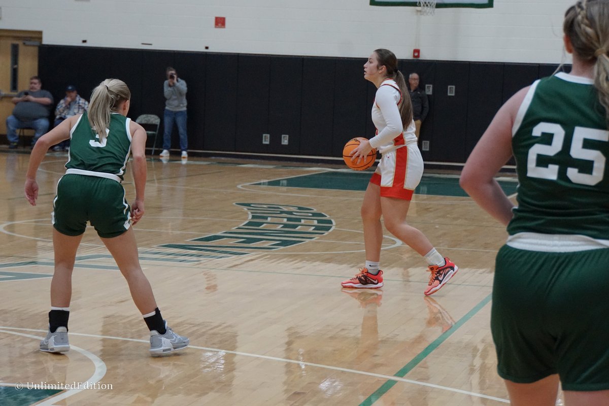 EditionTraining's tweet photo. Day 4 in Flics: @dbhs_girlsbball vs North Greene

A tough battle between the two local teams! Haley Bailey,  @ellahead20, Mercy Buchanan, and @HannahMiller_35 led the charge for @NGHS_Huskies in the win! @KyleighBacon and @JaydenRiddle05 were tough down the stretch for Boone. https://t.co/M7uU8TvUBQ