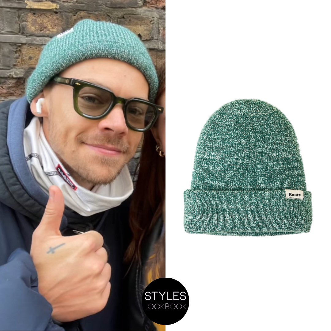 Out in London earlier this year, Harry was pictured wearing a @ROOTS knit beanie in posy green. styleslookbook.com/post/738141082… 📸 andreaajohnsen