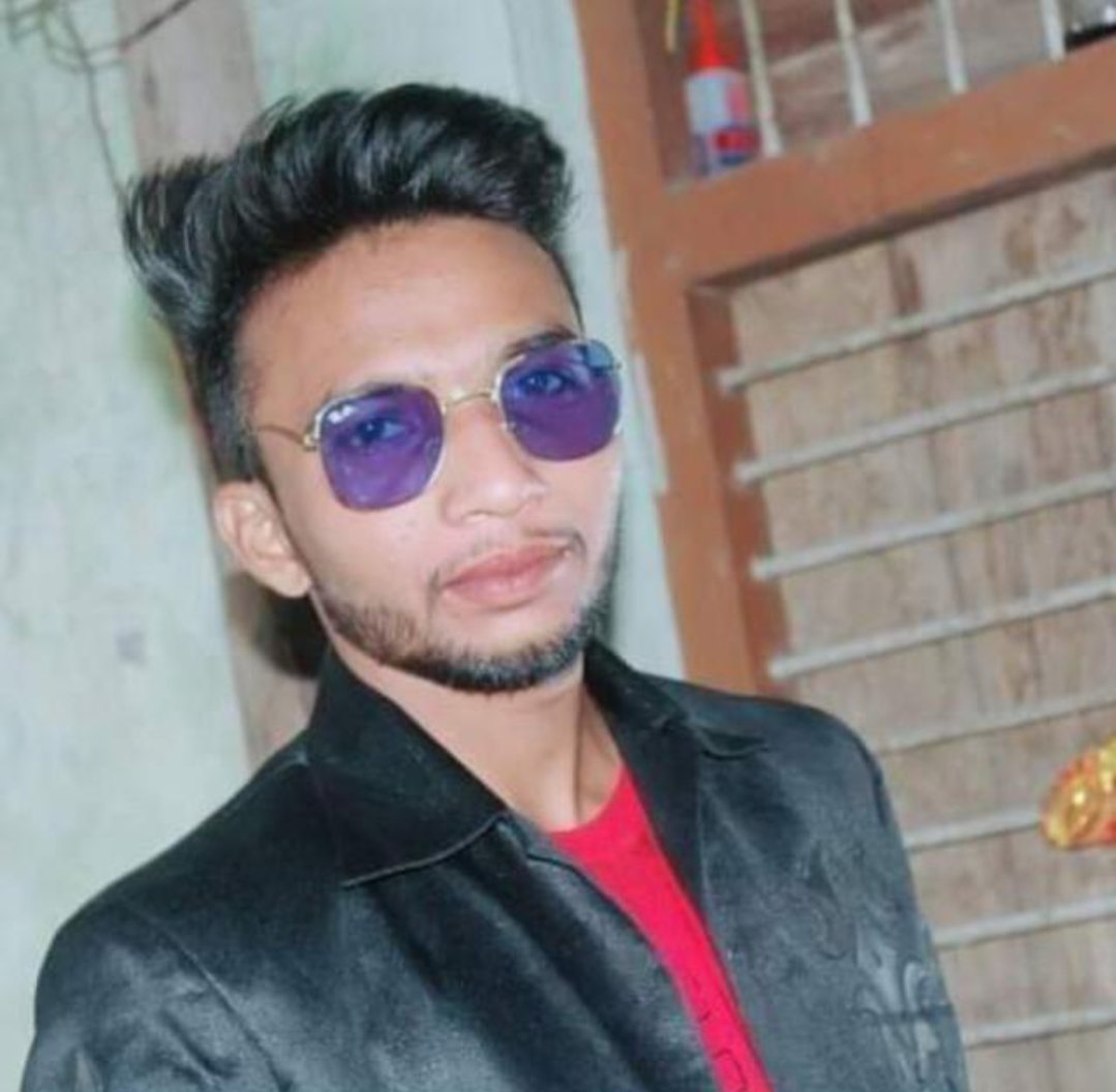 BulandsharUp's tweet photo. @bijnorpolice @dgpup @Uppolice @igrangemeerut @adgzonemeerut @Policecommisnor @DmGhaziabad  महोदय जी मेरा निवेदन है यह लड़का कल से लापता है  बापू धाम गोविंदपुरम से नोएडा की बोल कर गया था जो बाइक से गया था उस का नंबर UP 14 FA 9142 है प्लीज इस को डूडने में मेरी मदद की जाए https://t.co/x0lneu5Qs6