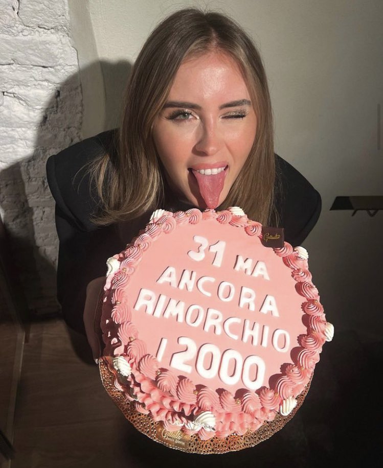 bianxaneve's tweet photo. pensa basare la tua intera personalità su ciò https://t.co/WvCwSprwad