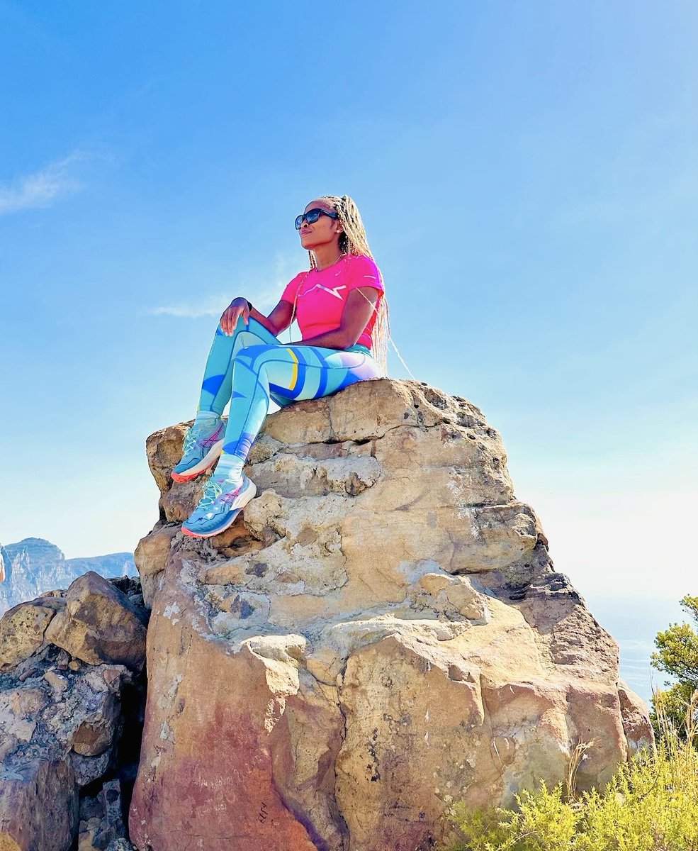 CarolinePule's tweet photo. One with #MotherNature Happiness and calmness in one word! #FreeSpirits🧘♀️🧘♀️🌊⛰️🌈🌻💛💙 For the love of outdoor adventures and mountains! ❤️🙏😇✨
#AdvancedHiker #CapeTown #Lionshead #HikeWithCP #blessed https://t.co/0vNczSHSzK