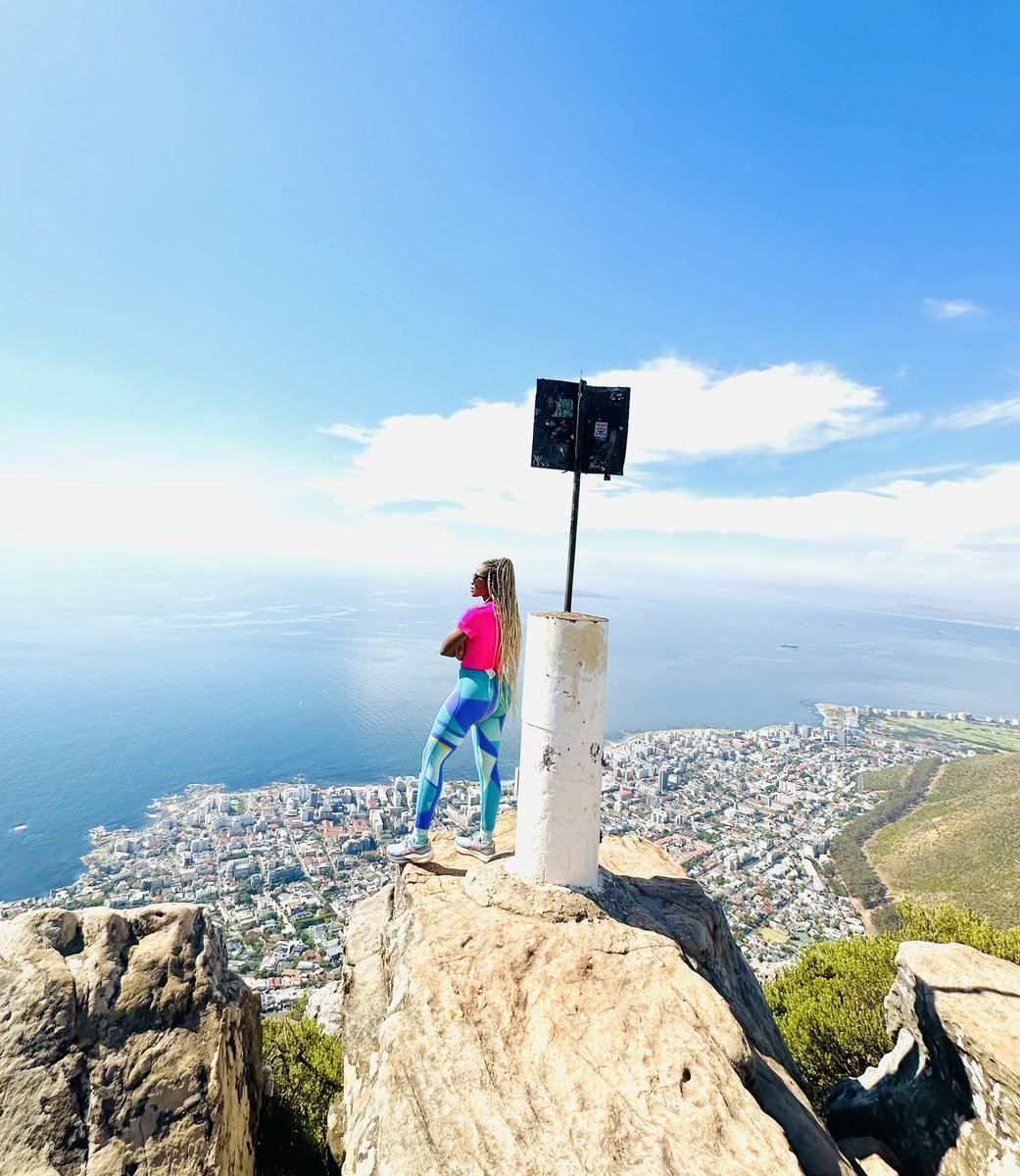 CarolinePule's tweet photo. One with #MotherNature Happiness and calmness in one word! #FreeSpirits🧘♀️🧘♀️🌊⛰️🌈🌻💛💙 For the love of outdoor adventures and mountains! ❤️🙏😇✨
#AdvancedHiker #CapeTown #Lionshead #HikeWithCP #blessed https://t.co/0vNczSHSzK