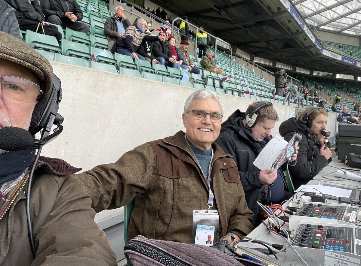 @BBCGlos rugby team in at #Twickenham #BigGame15 listen live @HarlequinsWomen v @gloshartpury ko 2.30pm followed by @Harlequins v @gloucesterrugby ko 5.30 pm #premrugby @PFurls @milliewood14 #AndrewPugh