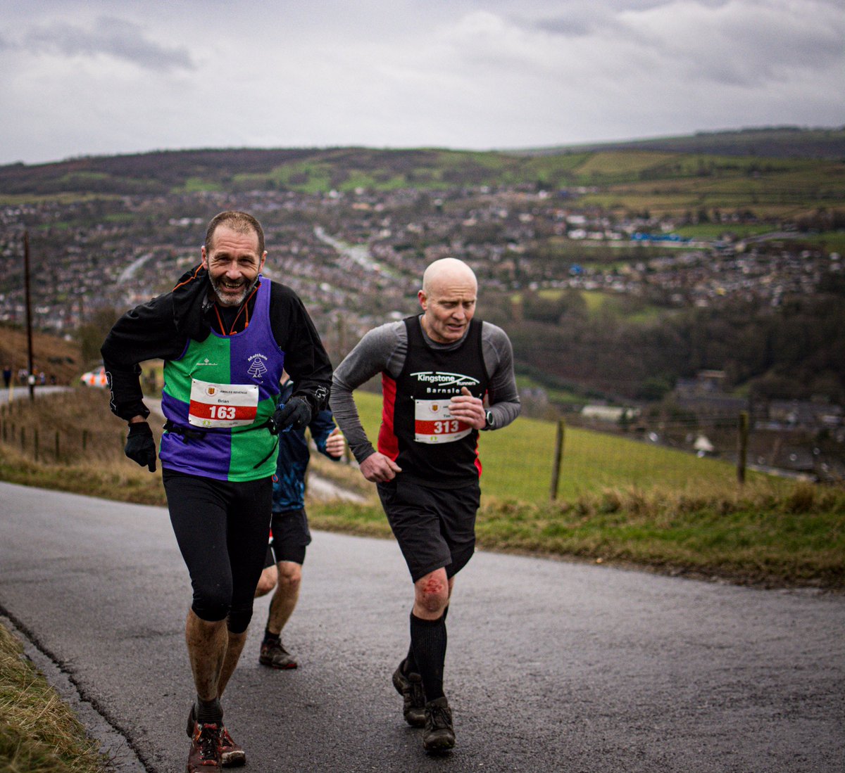 Some happy <a href="/Melthamac/">Meltham AC</a> runners, used to the hills at the <a href="/PFRAC/">Penistone  FRAC</a> Ambles Revenge on Thursday 📸

lightroom.adobe.com/shares/4b34d9e…

#running #runningphotos #sheffield #sheffieldissuper <a href="/theoutdoorcity/">The Outdoor City</a>