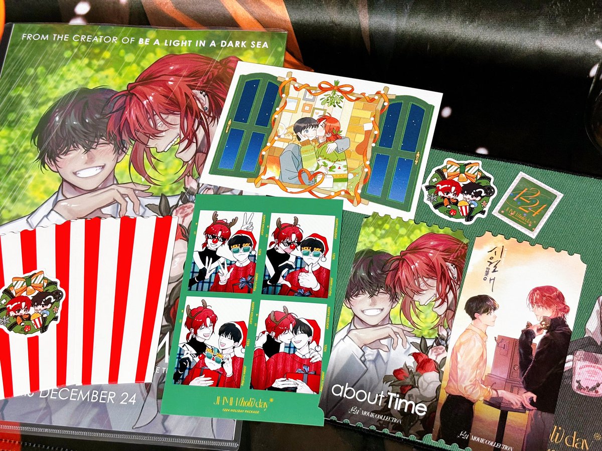 여기가 내 방인지 째무 전시회인지...!! 홀리데이 패키지 구성 전부 다 맘에 들어서 쓰기 아까워...어흐흑 그치만 무현쌤 컵에 따뜻한 핫초코를 담아 마시면 행복하지 않을가 싶고🤔 내일 써보겠습니다!!!