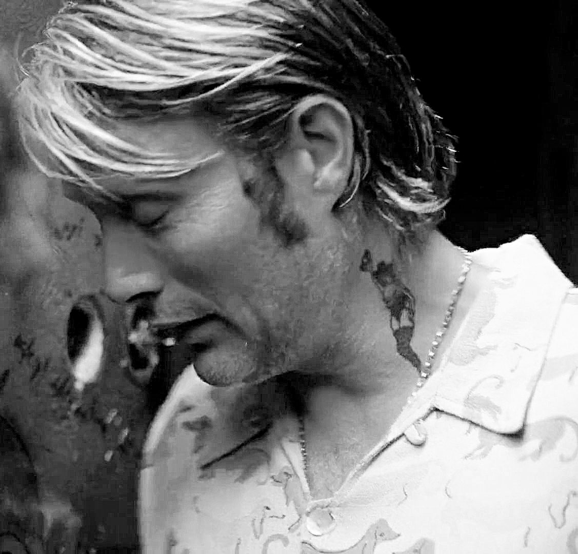 lovemadsandmads's tweet photo. #DNHM duncan / nigel / hannibal / martin
: แอลกอฮอล์ การมอมเหล้าผู้อื่น สารเสพติด
เอยูอะไรไม่รู้แต่ผมแต่งให้เจอกัน
วันคริสต์มาส
———
ปรกติแล้วฮันนิบาลจะไม่ชื่นชมอะไรแบบนี้นักหรอก หากเป็นไปได้เขานึกอยากจะฉลองกับวิลมากกว่า บางทีอาจจะวิสกี้ หรือไวน์ อะไรก็ได้ขอแค่เขาได้อยู่กับวิล https://t.co/vlu8atZMJq