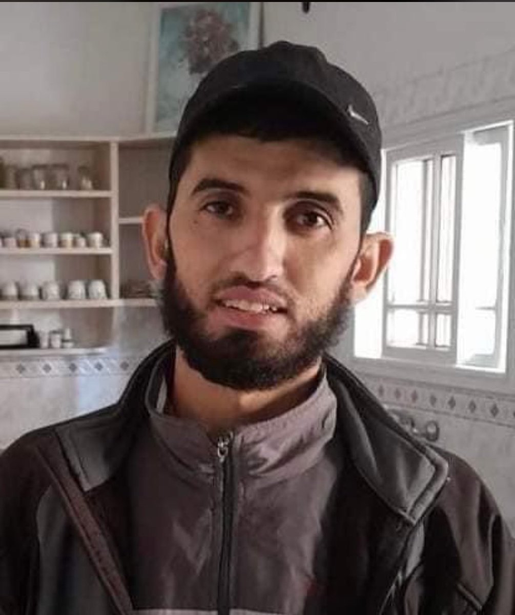huthaifaabdulah's tweet photo. هل عرفتم من يكون ولي الله الذي ختم عمره بعد أن رفع إصبع الشاهد ثم خر ساجدا وأسلم الروح لبارئها ؟!!!

إنه الإمام الحافظ القارئ المجاهد المنتسب إلى كتيبة الحفاظ أبو عبيدة (تيسير أبو طعيمة) https://t.co/uYKRN0w7aS