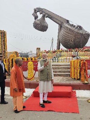 BharatNewmedia's tweet image. #PMModiAyodhyaVisit : लता मंगेशकर चौक की सुंदरता देख पीएम हुए भाव विभोर, सीएम योगी से ली जानकारी
#PMModiInAyodhya #PMModiAyodhya @narendramodi @PMOIndia @myogiadityanath @myogioffice 
bharatnewmedia.com/pm-modi-ayodhy…