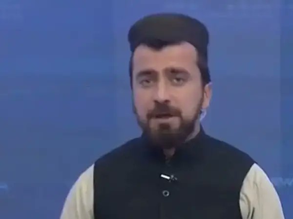 حکومت طالبان پوشیدن کلاه یا دستار را برای کارمندان تلویزیون ملی افغانستان اجباری کرده است.

برخی رسانه های افغانستان به نقل از هدایت هدایت معاون رئیس تلویزیون ملی افغانستان این خبر را گزارش کرده اند.