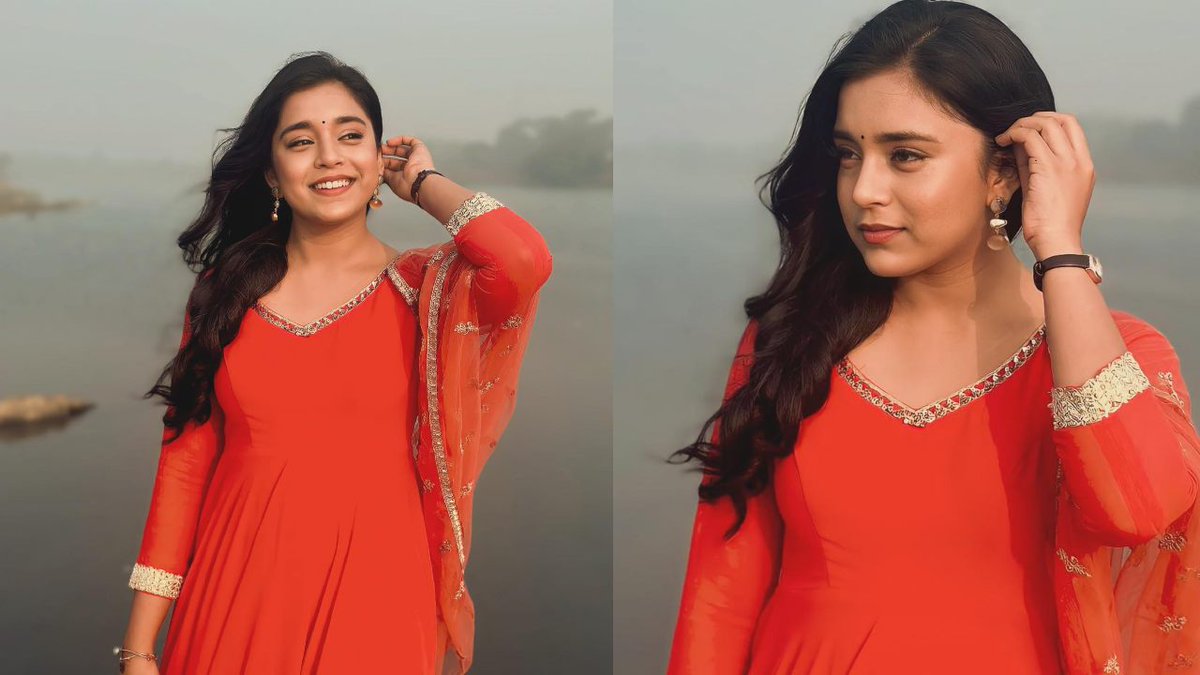 iwmbuzz's tweet photo. Sumbul Touqeer twirls in sunset orange salwar suit, see photos - https://t.co/6wg8RxhGLj

#entertainment #movies #television #celebrity https://t.co/y2m16tzTFV