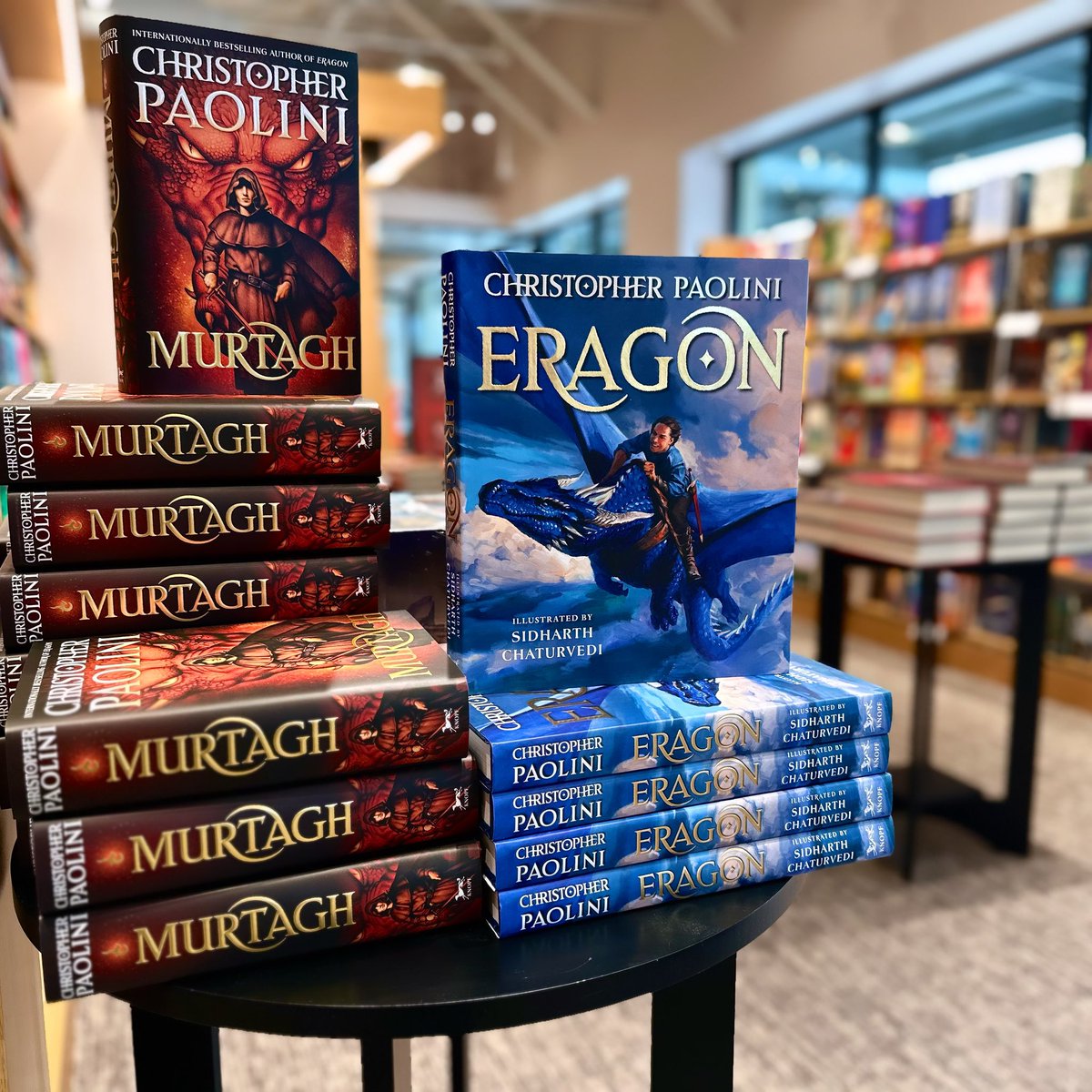 #BookDragons Have you checked out #Murtagh yet?  Set one year after the Inheritance Cycle, #ChristopherPaolini’s epic new standalone is an amazing read whether you’re a life long fan or  new to the world.

#bookstagram #fantasy #book #dragon #bookrecommendations #bnbuzz  #dallas