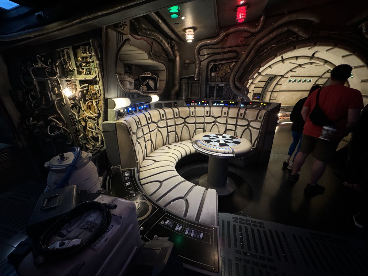 Galaxy’s Edge 💫 at Disneys Hollywood Studios ☀️🎢