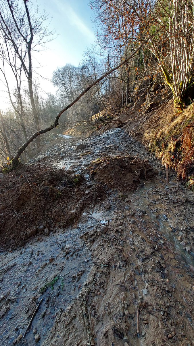 A bit of a landslide on the main track up Glen Tilt on Friday. Track closed for the time being... but there are alternative routes @Blair_Castle @ramblersscot @ScotWays