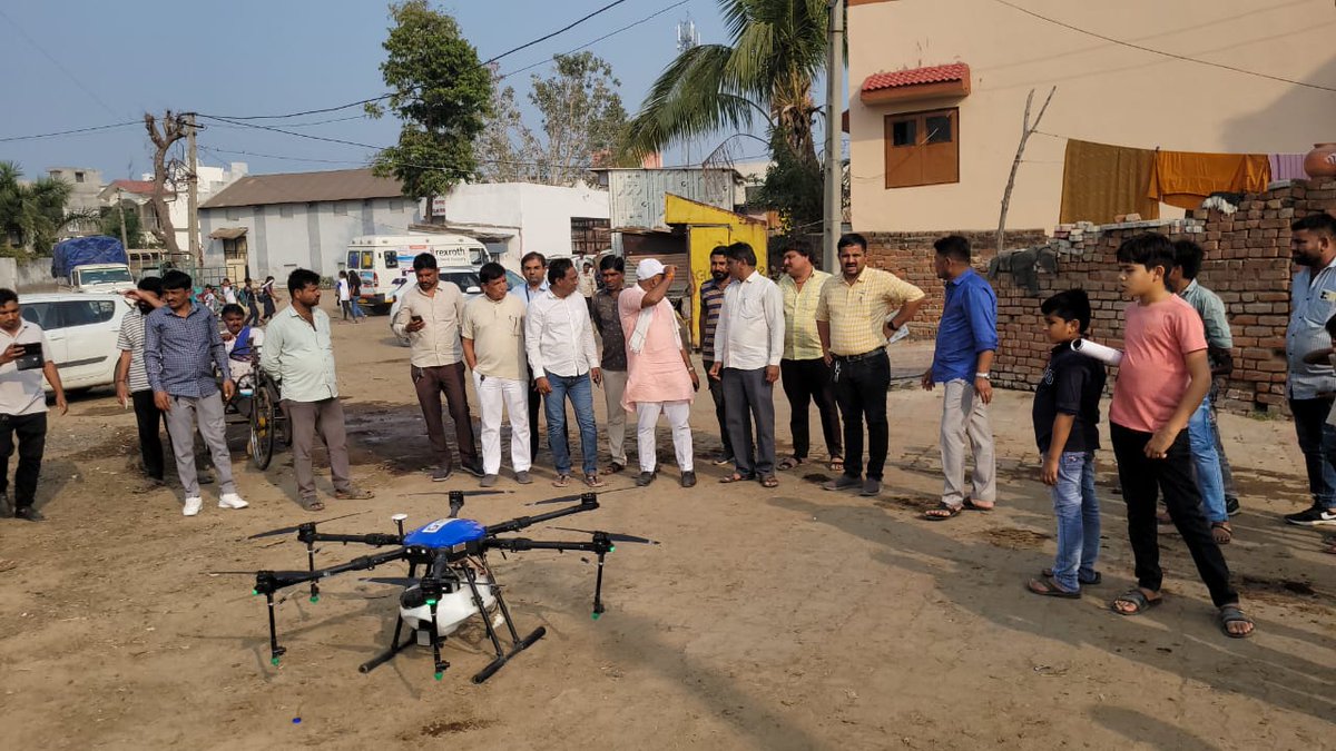 chavada_jaypal's tweet photo. આજરોજ સાણંદ તાલુકાના વાસણાચાચરવાડી ગામમાં વિકસિત ભારત સંકલ્પ યાત્રા ના રથ નુ સ્વાગત કરી માનનીય વડાપ્રધાન શ્રી @narendramodi જીના સંકલ્પ સાભળી તેને પુરા કરવાના શપથ લીધા હતા.@AmitShah @CMOGuj @CollectorAhd @dp_amdavad @MamSanand @kiritsinh5454 @GRTMM1 https://t.co/sB0mj0uT6i