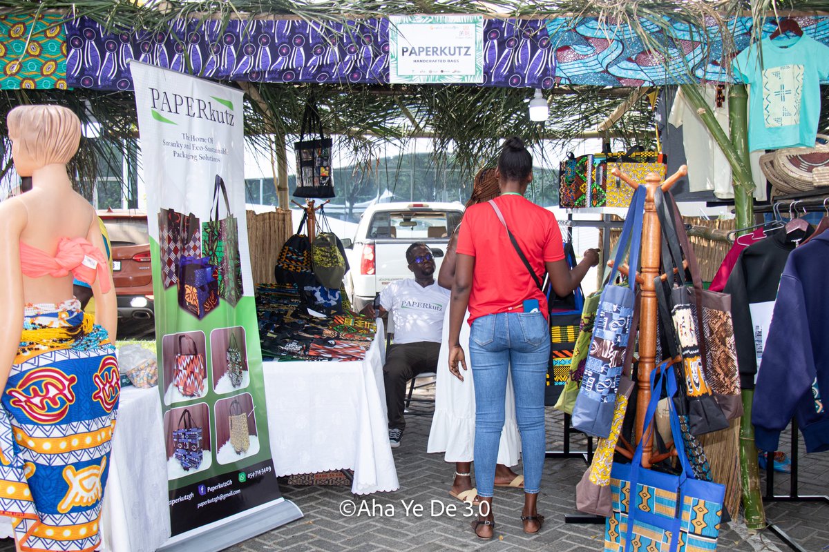 CalBankPLC's tweet photo. Meet some of the amazing vendors and patrons who have joined us today at Aha Ye De 3οΈβ£.0οΈβ£! From unique Made in Ghana crafts to delectable treats, the variety is incredible.
Tag/comment below your favourites!
#CalBank #ForwardTogether #AhaYeDe #GhanaianCulture #ahay3d3 #Ahaspora #DecemberinGh #MadelnGhana #yearofreturn #beyondthereturn #homecoming #visitghana #travelghana #accraexpat #movingtoghana #diasporaresource #diasporainghana #beyondthereturn #decemberinghana