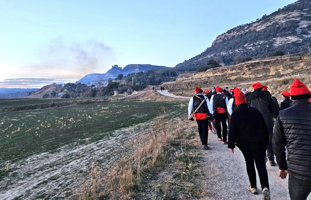jparegall's tweet photo. Gràcies a totes les persones que heu fet possible la #FestaDelPi d'enguany
La Festa ha transcorregut sense incidents i el Pi ha quedat penjat a l'església al migdia després de les galejades dels galejadors i galejadores que han acompanyat la carreta i el públic
#CentellesÉsMàgia https://t.co/vNLavB36a8