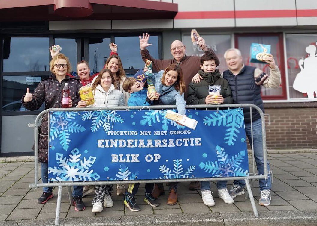 RotaryDeVeste's tweet photo. Vanmiddag hebben we 2302 producten afgeleverd bij @netnietgenoeg voor de ‘Blik op 2024’ eindejaarsactie. Met deze bijdrage en de bijdragen van vele anderen zal NNG zorgen dat 200 huishoudens zeer binnenkort tenminste 5 volledige maaltijden ontvangen. Dank aan alle verzamelaars! https://t.co/WhoaEOIaMA