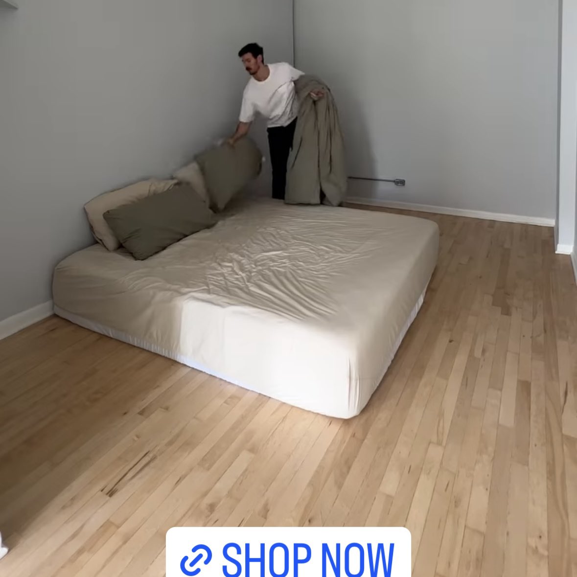 ksaitor's tweet photo. just saw a furniture store ad where a guy went from 

being on track to $100m AUM

to 

a life of comfort and complacency 

don’t fall for this, kings

keep your mattress on the floor and your priorities straight in 2024 https://t.co/3zjtTQ3DQI