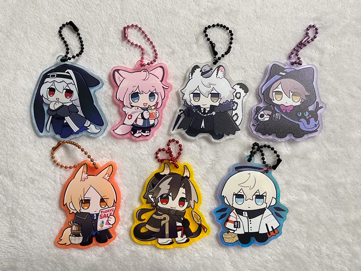 アクキーの現物はこんな感じでした。カラーアクリルめちゃくちゃかわいい!(イグゼキュターのみホログラムアクリルで、そのほかはマットカラー) 