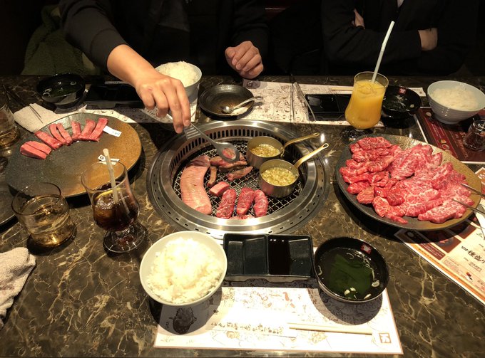 「肉 テーブル」のTwitter画像/イラスト(新着)｜3ページ目