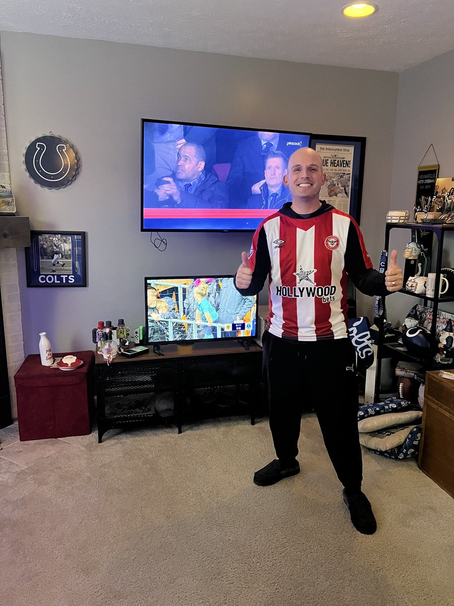 marcusbailey's tweet image. Thanks to @gregrakestraw for having me on Soccer Saturday on @1075thefan this morning to talk about my @BrentfordFC fandom! We’re up and running in the man cave and ready to go!