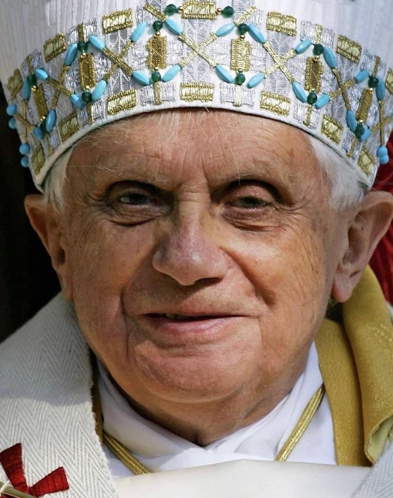 Erster Tweet seit einem Jahr - Erster Tweet seit einem Jahr.
31-12-2022 - 31-12-2023. 
Stat crux dum volvitur orbis #BenediktXVI #BenedettoXVI #BenedictXVI  #Pope #Papst #Papa