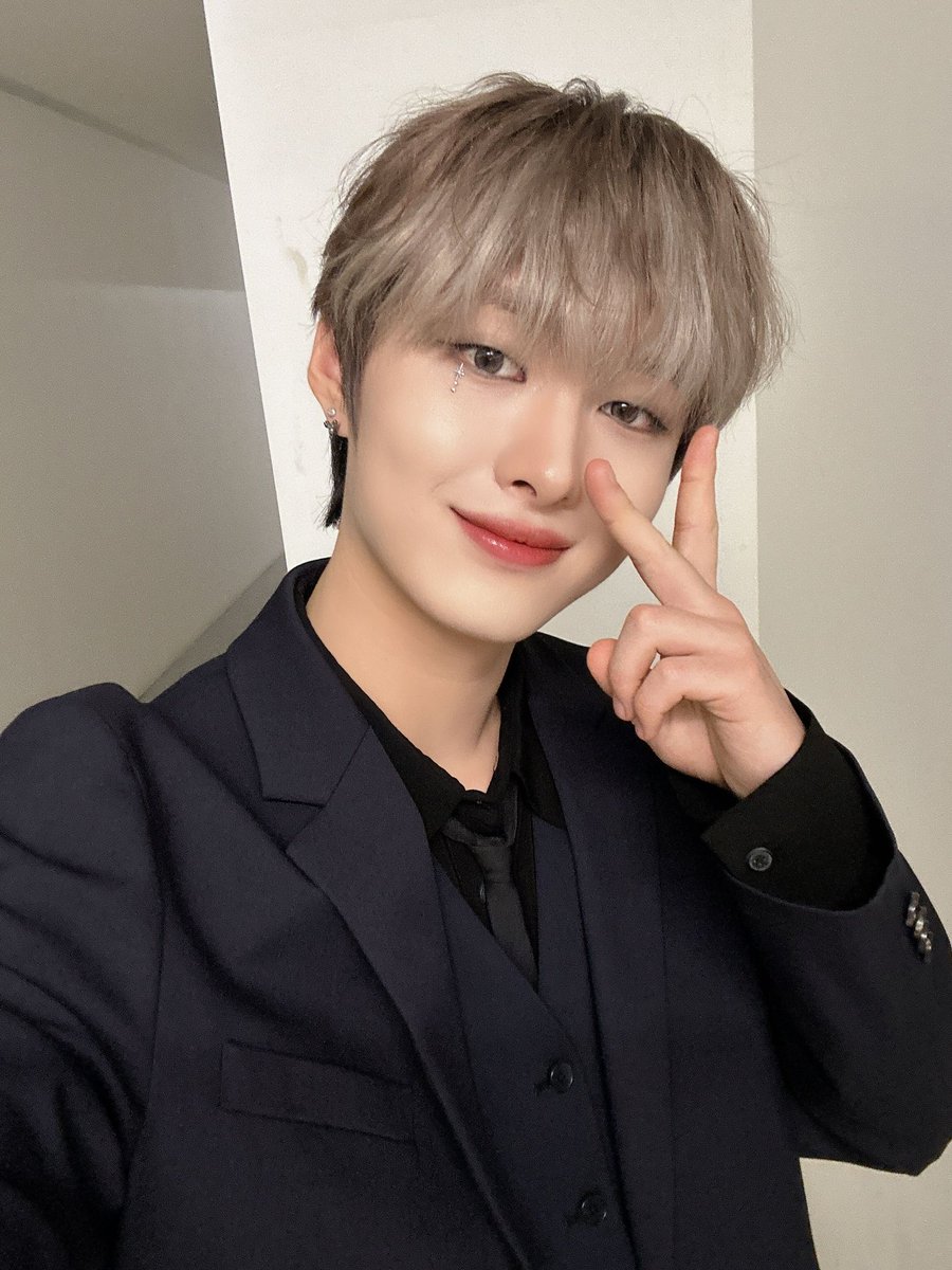 fantasyboys_mem's tweet photo. [#이한빈] 

여러분 오늘 라방까지 너무 재밌었어요 따뜻한 밤 되세요🖤🩶

#FANTASYBOYS #판타지보이즈
#LEEHANBIN https://t.co/nliQLNpt1a