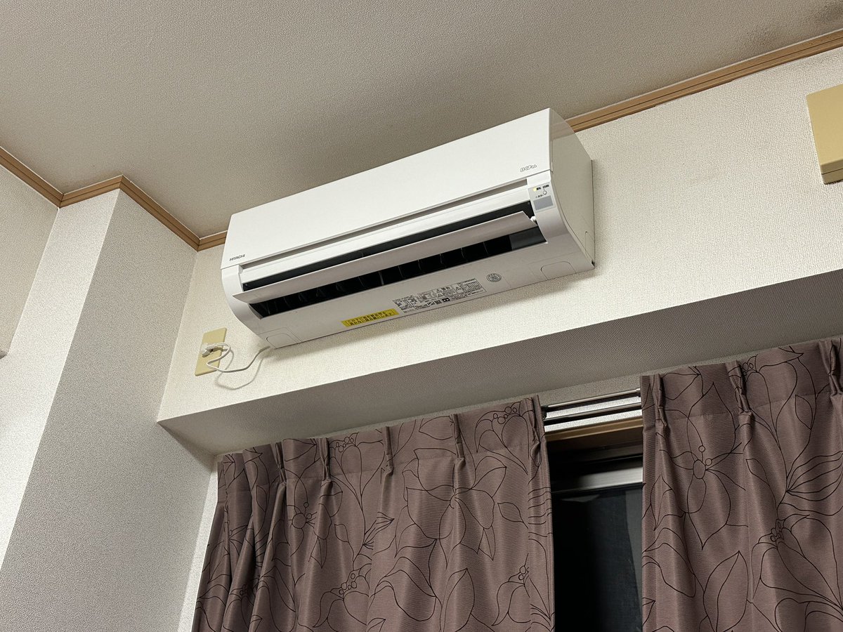 yuco323's tweet photo. 今日暑すぎませんか？笑
明日大晦日だよね？
クーラーつけました。。 https://t.co/OpuA4eT7QT