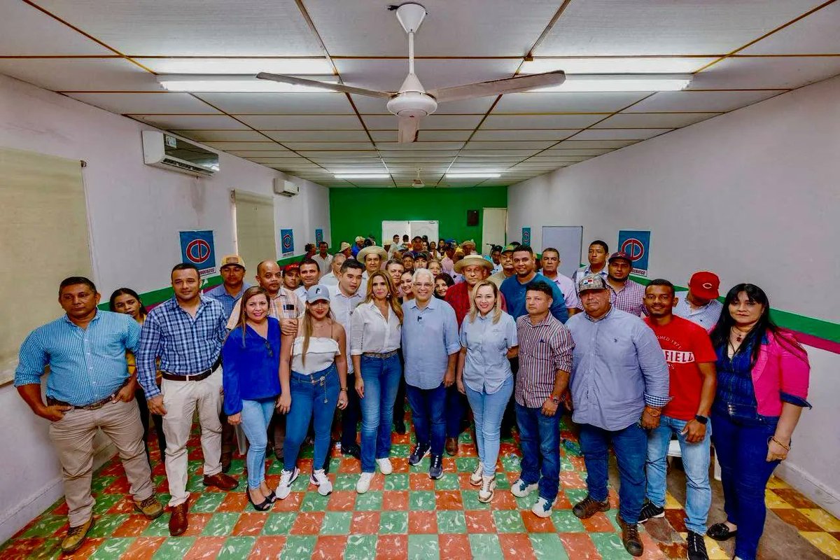 panamenistas's tweet photo. Nuestro candidato a la vicepresidencia @blandonjose y compañero de fórmula de @romuloroux sostuvo una reunión con los candidatos a representantes, alcaldes y diputado de la alianza CD- Panameñista de Los Santos.

Continuamos la #RutaPanamá camino al 2024.

1️⃣➕1️⃣✖️🇵🇦 https://t.co/Vgv8AndFzn