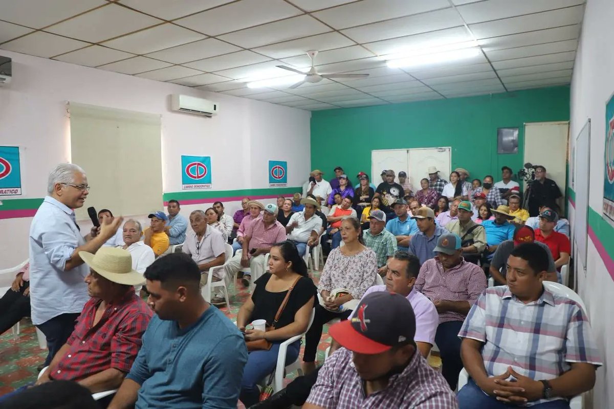 panamenistas's tweet photo. Nuestro candidato a la vicepresidencia @blandonjose y compañero de fórmula de @romuloroux sostuvo una reunión con los candidatos a representantes, alcaldes y diputado de la alianza CD- Panameñista de Los Santos.

Continuamos la #RutaPanamá camino al 2024.

1️⃣➕1️⃣✖️🇵🇦 https://t.co/Vgv8AndFzn