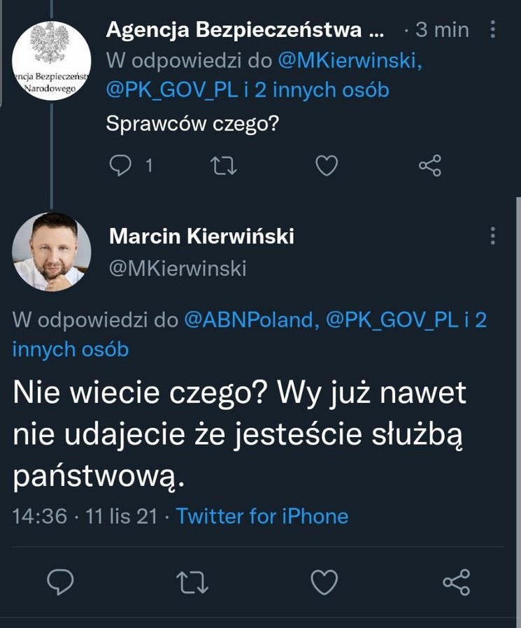 JacekPiekara's tweet photo. ♦️Kierwiński najpierw chciał ścigać ludzi, którzy spalili zdjęcie Tuska (zbrodnia na majestacie, co?). A potem wyklinał na satyryczny profil "Agencja Bezpieczeństwa Narodowego", że lekceważy sprawę ♦️
Ależ to jest modelowy przykład idioty🤦 Dzisiaj szef MSW. Niewyobrażalne!😂😱 https://t.co/5jGQ2e7ZIO