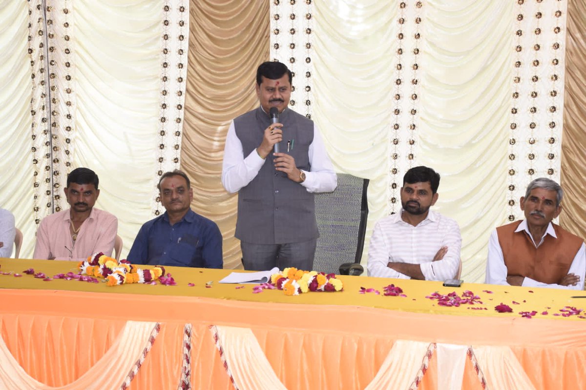 JagdishMakwana_'s tweet photo. આજરોજ મારા મતવિસ્તારના મઠાદ ગામ ખાતે ભૂગર્ભ ગટર અને પેવર બ્લોક રોડનું ખાતમુર્હુત કર્યું.

ગુજરાતના દરેક ગામડાઓ આધુનિક માળખાકીય સુવિધાસભર બને તે માટે ભાજપ સરકાર કટીબદ્ધ રહી છે. https://t.co/Ox1aIZ7F1d