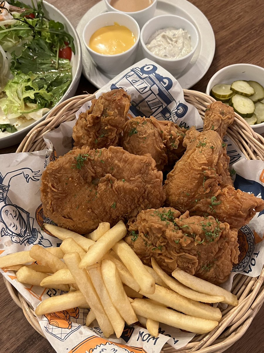 gdsayham's tweet photo. ดีใจที่มีคนรู้จักร้านเล็กๆแล้วว🥹 เราเป็นร้านเล็กๆสไตล์โฮมมี่ทำเองทุกขั้นตอนเลย~ อยากให้มาลองชิมไก่ทอดกรอบฉ่ำชิ้นใหญ่ทานคู่ซอสทรัฟเฟิลกับแตงกวาดองสูตรเฉพาะของทางร้านกันนะฮะ 
ร้านชื่อ ฉายา (Chayaa) อยู่ตรงแยกแม้นศรีนะคับ

โชว์ทวิตนี้มีส่วนลดให้ 5% น้า💕
📍 https://t.co/qXaYuX6epV https://t.co/uqUyeBtAHo