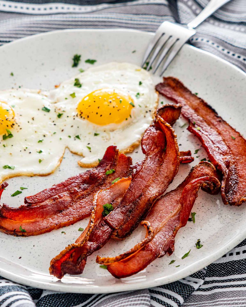 CorinnePulitzer's tweet image. Today #Foodies are sizzling! It’s #NationalBaconDay &amp;amp; from #BaconBits to slabs, everything tastes better with #Bacon🥓 @NationalDayCal @HeyWhatDay @HormelFoods @oscarmayer @JimmyDean @Applegate @IHOP @benandjerrys @EjLunch