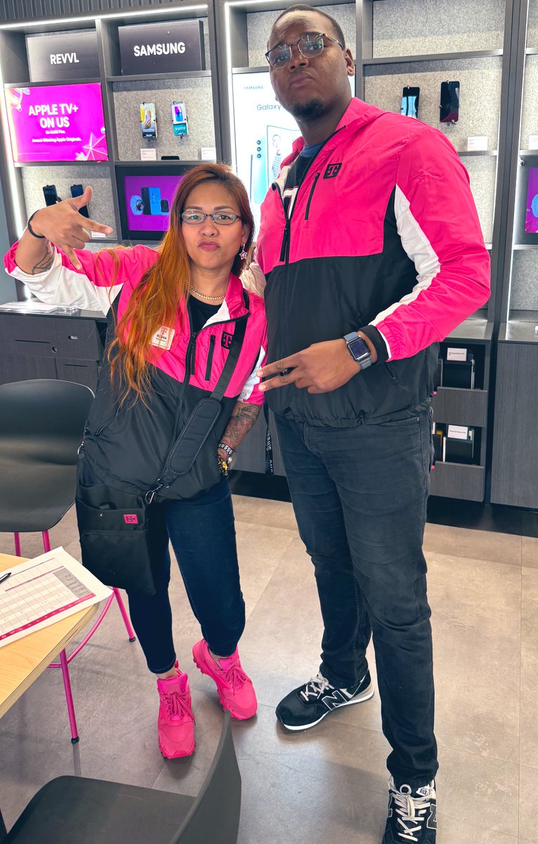 Roma K. T-mobile tweet media