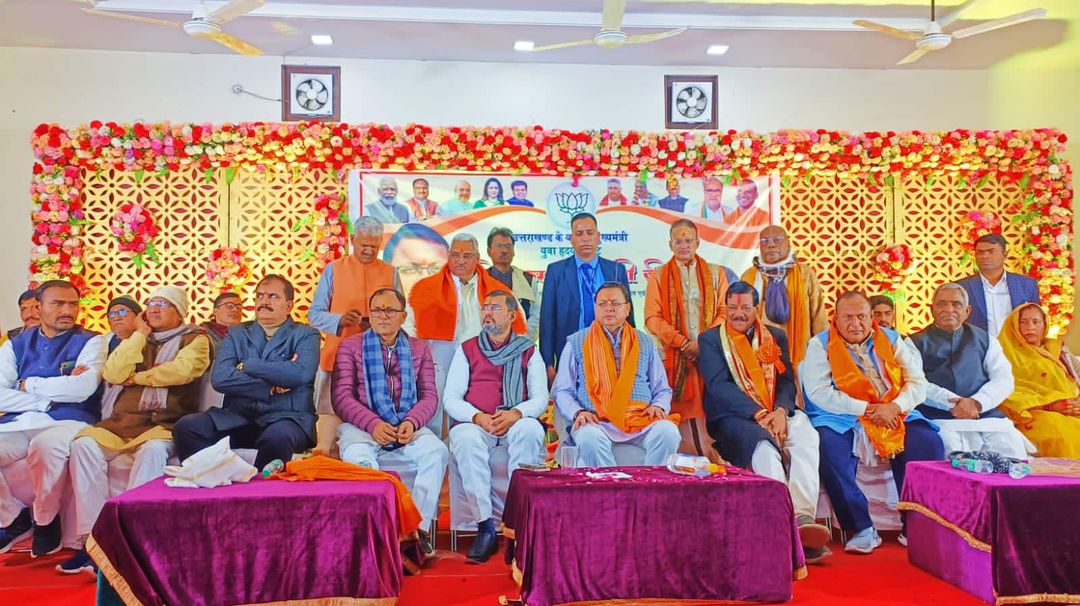 Ashokkatariya9's tweet photo. अपने दो दिवसीय प्रवास पर श्री गोवर्धन, श्री वृंदावन और मथुरा पधारे उत्तराखंड के लोकप्रिय मुख्यमंत्री श्री पुष्कर सिंह धामी जी के स्वागत अभिनंदन और श्री गोवर्धन महाराज की परिक्रमा में साथ रहने का अवसर प्राप्त हुआ ।
@pushkardhami https://t.co/9GFfRiD9rZ