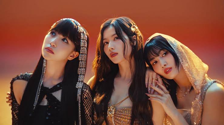 ONCE_GLOBAL's tweet image. &quot;DO NOT TOUCH&quot; by MISAMO (@JYPETWICE_JAPAN) is No.7 on @JPNGenius 2023 Year-End Chart! 

💃🏻💃🏻💃🏻

#MISAMO #TWICE #MISAMO_DoNotTouch