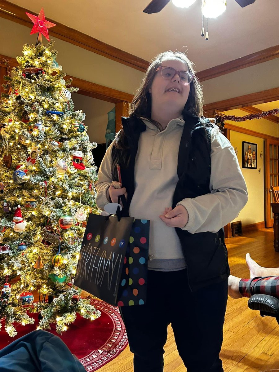 MirabelliDeb's tweet photo. Someone is 18 today. Happy birthday to my caboose, my sparkle and my spitfire. Here goes adulthood. #thatwentfast @BerwynSouth100 @Morton201 @Cubs @KerryAPozulp @michaelhasler19 @GoGala__Games https://t.co/IoycD8Q5l1