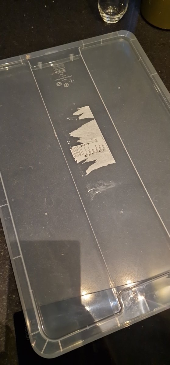koertjan's tweet photo. Altijd weer die stickers eraf peuteren als je bij @IKEANederland wat gekocht hebt. Kan daar niet een sticker op die er wel in een keer afgaat?? Of zonder sticker misschien? https://t.co/xuLFZeher8