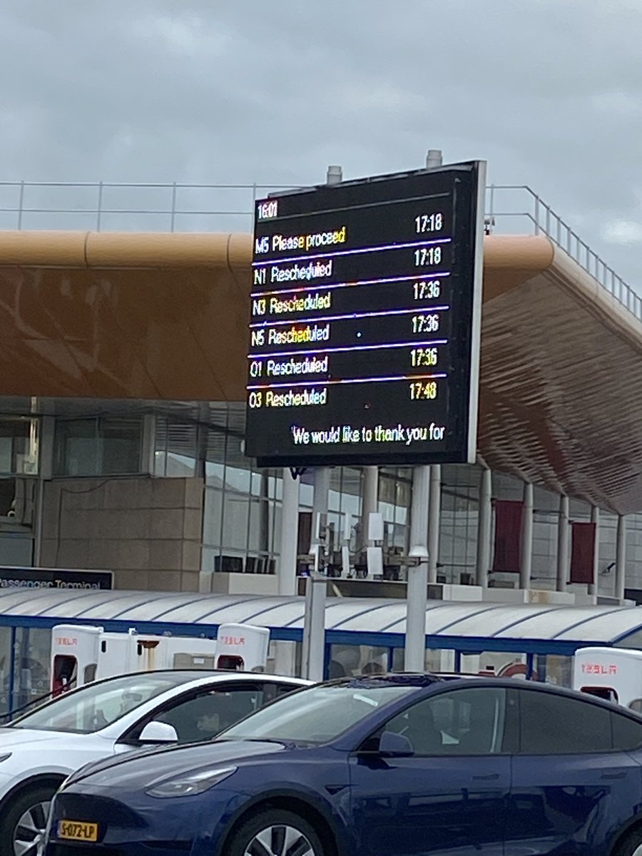 susiwatts's tweet photo. I beg to differ with you. Here is a picture of your departures board from 30 mins ago when we had queued for an hour round your car park! There are at least 5 rescheduled trains on that board - our train left before we made it out the car park! #absoluteshambles https://t.co/W5BnSU2kaQ