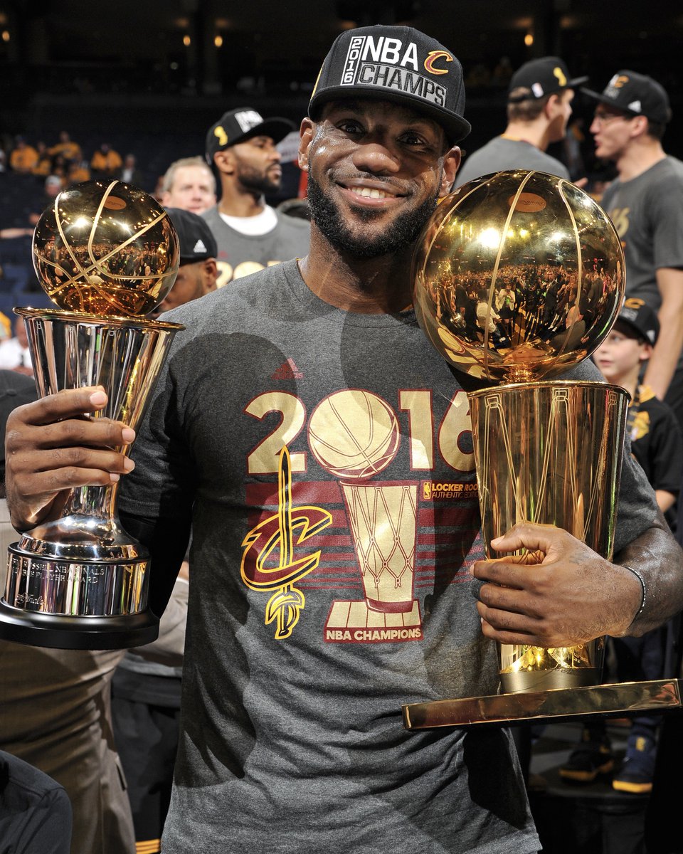 BleacherReport's tweet image. 39 years old and LeBron hasn't missed a beat:

👑 4x NBA champ
👑 4x Finals MVP
👑 4x NBA MVP
👑 13x All-NBA First Team
👑 19x NBA All-Star
👑 NBA all-time scoring leader

Happy birthday to The King 🐐
