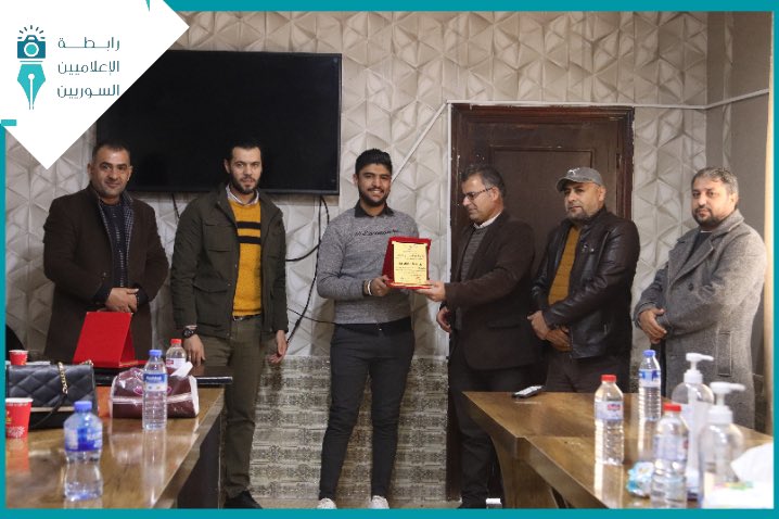 ميثاق شرف للإعلاميين السوريين و رابطة الإعلاميين السوريين يكرمون الفائزين بمسابقة "أخلاقيات الصحافة و المساءلة و نظام الشكاوى" 
تشكر رابطة الإعلاميين السوريين كل الجهود المبذولة من قبل ادارة الميثاق لرفد الإعلاميين بالتدريبات المناسبة و دعم عملهم 
#رابطة_الإعلاميين_السوريين