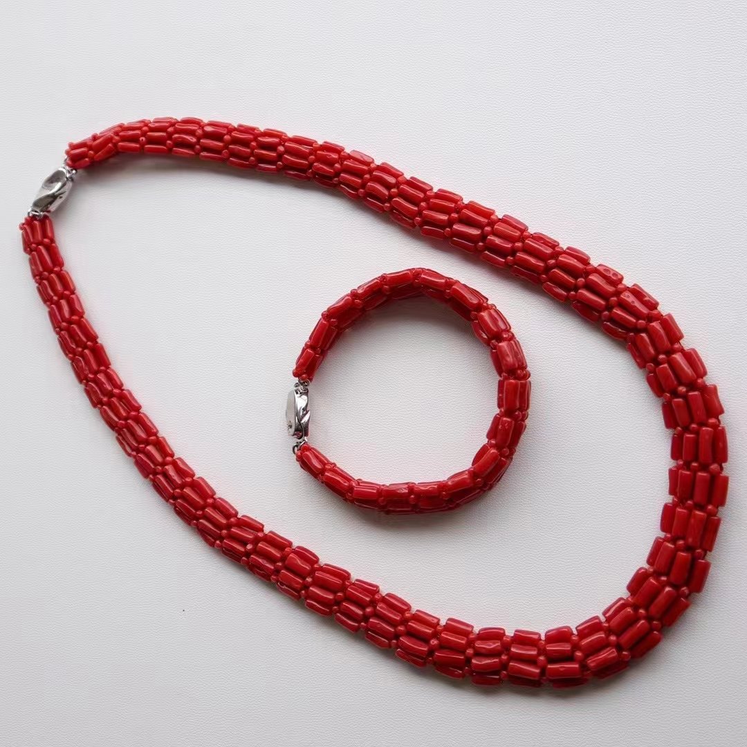 hongshanhu888's tweet image. 美女新年必备首饰品，天然红珊瑚编织大扁套装 手链➕项链，纯手工编织，费工费时，工艺很好，➕925银元宝扣头
#红珊瑚 #项链 #手链