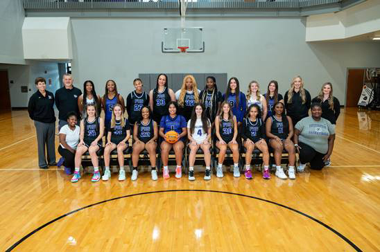 Fayetteville, AR takes the Consolation Bracket by downing Huntington, LA. Box Score and Bracket at sandrameadowsclassic.com/bracket_2023.h… #meadowsclassic #txhsbb #txhshoops #maxpreps #prepgirlhoops