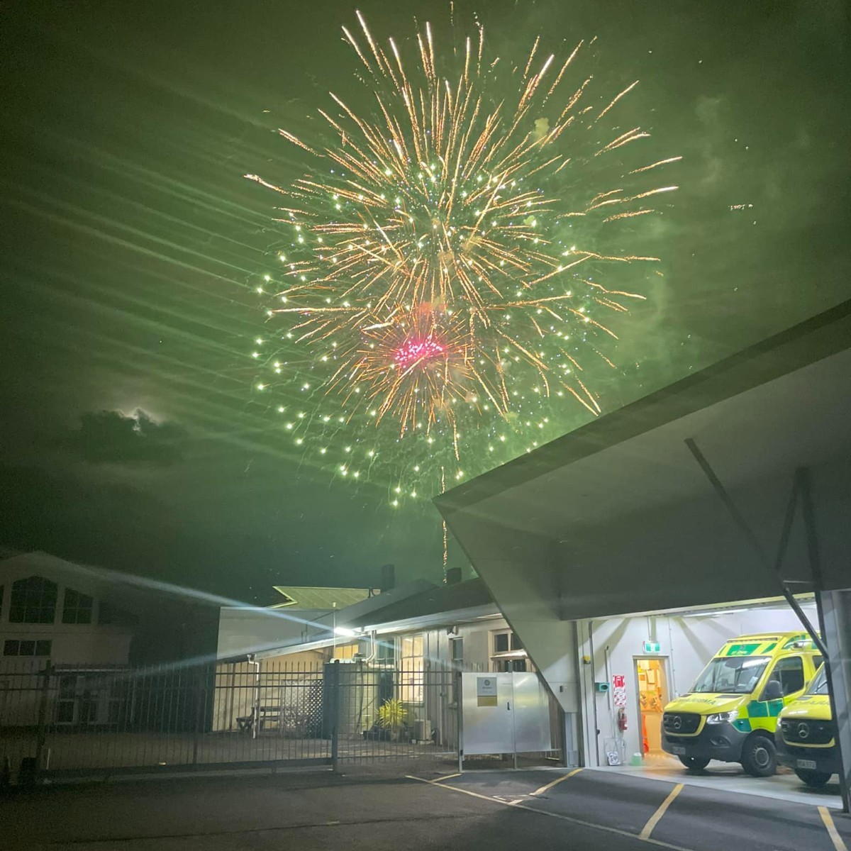 Last year, we attended 374 incidents between 10pm on New Year's Eve and 3am on New Year's Day. ☎️ Ring 111 for emergencies only. Ring Healthline on 0800 611 116 for non-emergencies. Don't just have a good time, have a safe time 💛 📸 Paeroa Ambulance Station #NY #NYE #Health
