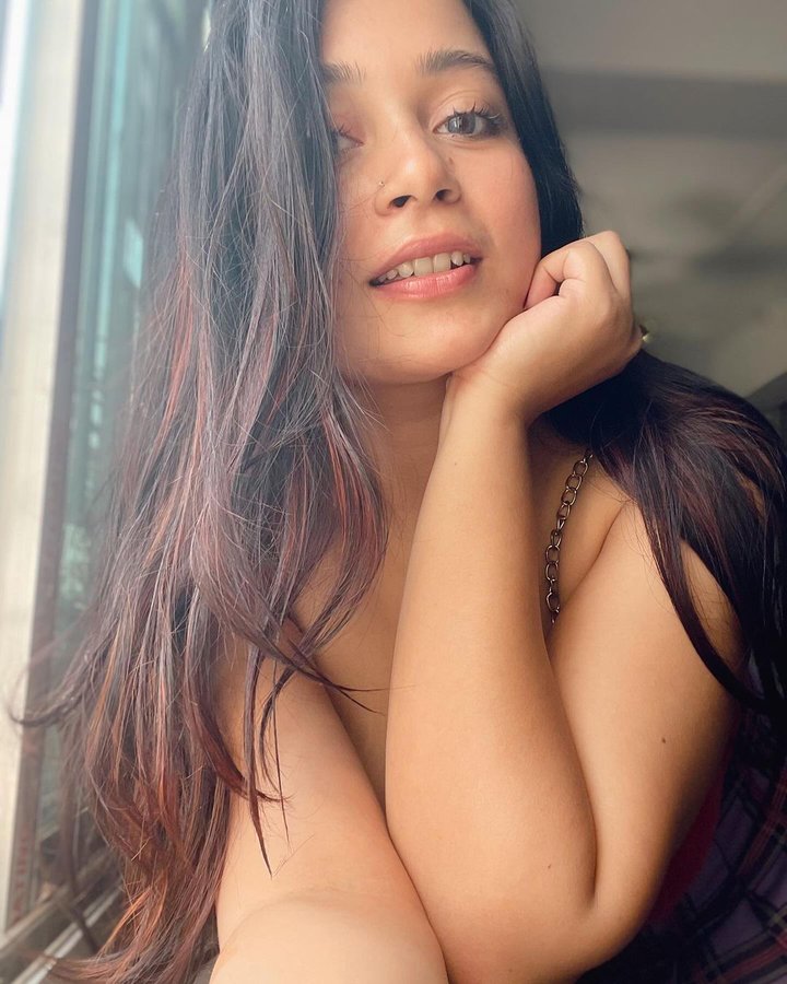 مساء الخير 
عندك واتساب عيد التغريدة وهات رقمك 🎀